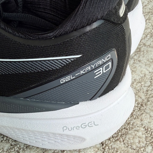 ASICS Gel-Kayano 30 Black and White Men's Running Shoes - Picture 2 of 13